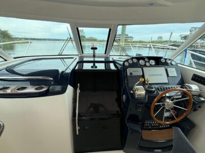 2012-tiara-yachts-3100-coronet-16-1