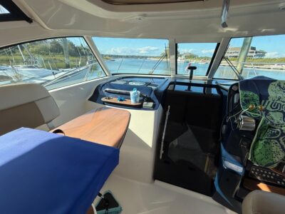 2012-tiara-yachts-3100-coronet-20-1