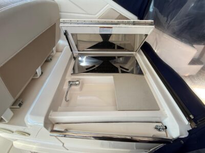 2012-tiara-yachts-3100-coronet-21-1