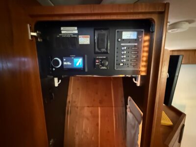2012-tiara-yachts-3100-coronet-23-1