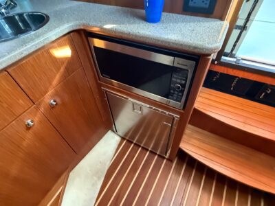 2012-tiara-yachts-3100-coronet-24-1
