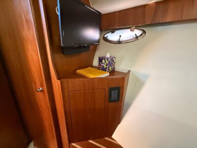 2012-tiara-yachts-3100-coronet-25-1