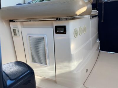 2012-tiara-yachts-3100-coronet-28-1