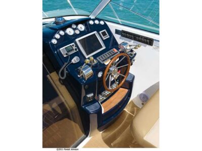 2012-tiara-yachts-3100-coronet-5-1