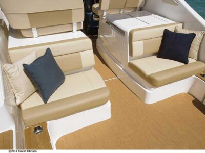 2012-tiara-yachts-3100-coronet-8-1