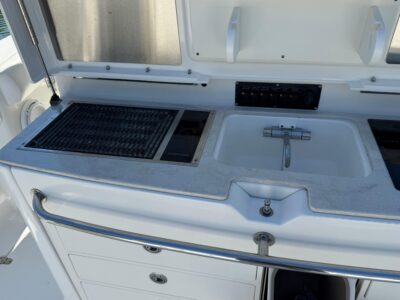 2016-boston-whaler-370-outrage-13-1