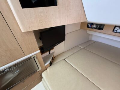 2016-boston-whaler-370-outrage-23-1