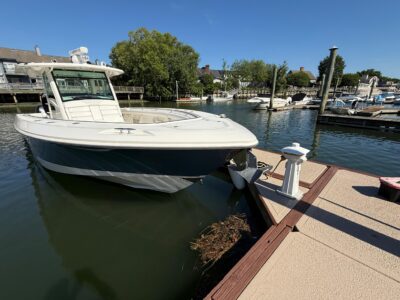 2016-boston-whaler-370-outrage-31