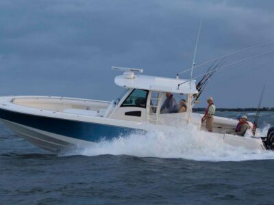 2016-boston-whaler-370-outrage-32