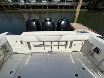 2016-boston-whaler-370-outrage-5-2