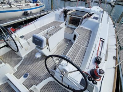 2017-jeanneau-sun-odyssey-44-ds-19-1