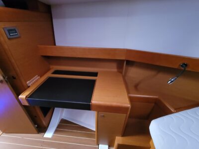 2017-jeanneau-sun-odyssey-44-ds-39-1