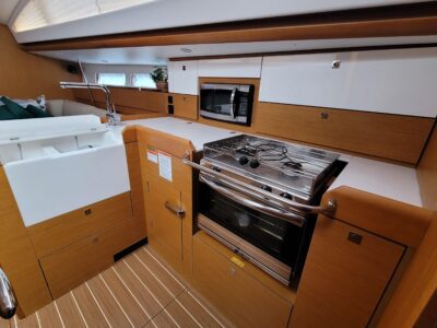2017-jeanneau-sun-odyssey-44-ds-44-1