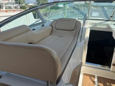 2018-sea-ray-sundancer-350-32