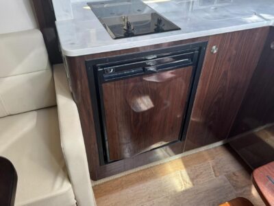 2018-sea-ray-sundancer-350-42