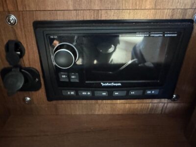 2018-sea-ray-sundancer-350-48