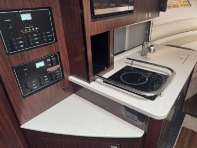 2020-monterey-295-sport-yacht-17-1