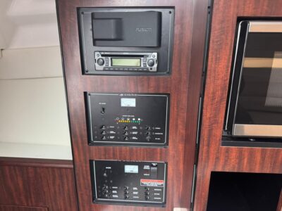 2020-monterey-295-sport-yacht-23-1