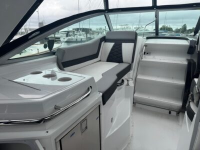 2020-monterey-295-sport-yacht-6-1