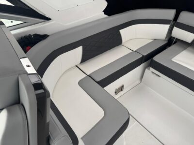 2020-monterey-295-sport-yacht-8-1