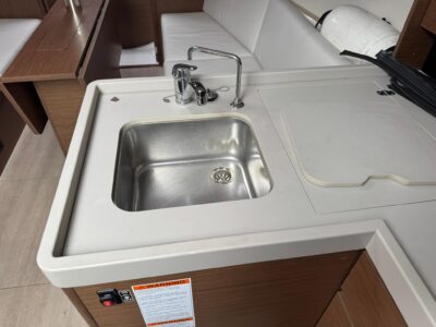 2024-beneteau-oceanis-34-1-10