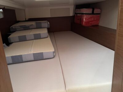 2024-beneteau-oceanis-34-1-21
