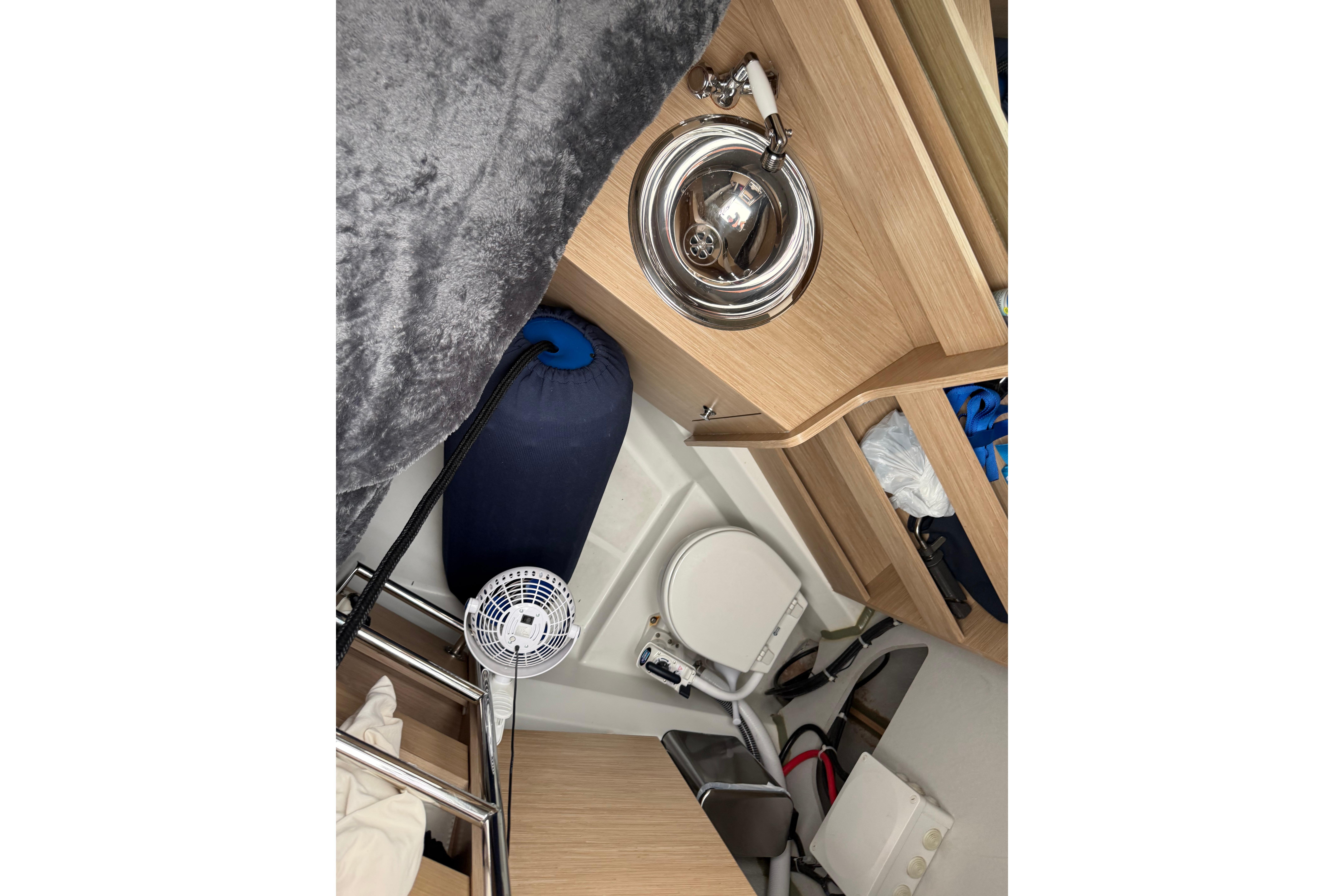 2019-beneteau-oceanis-51-1-43