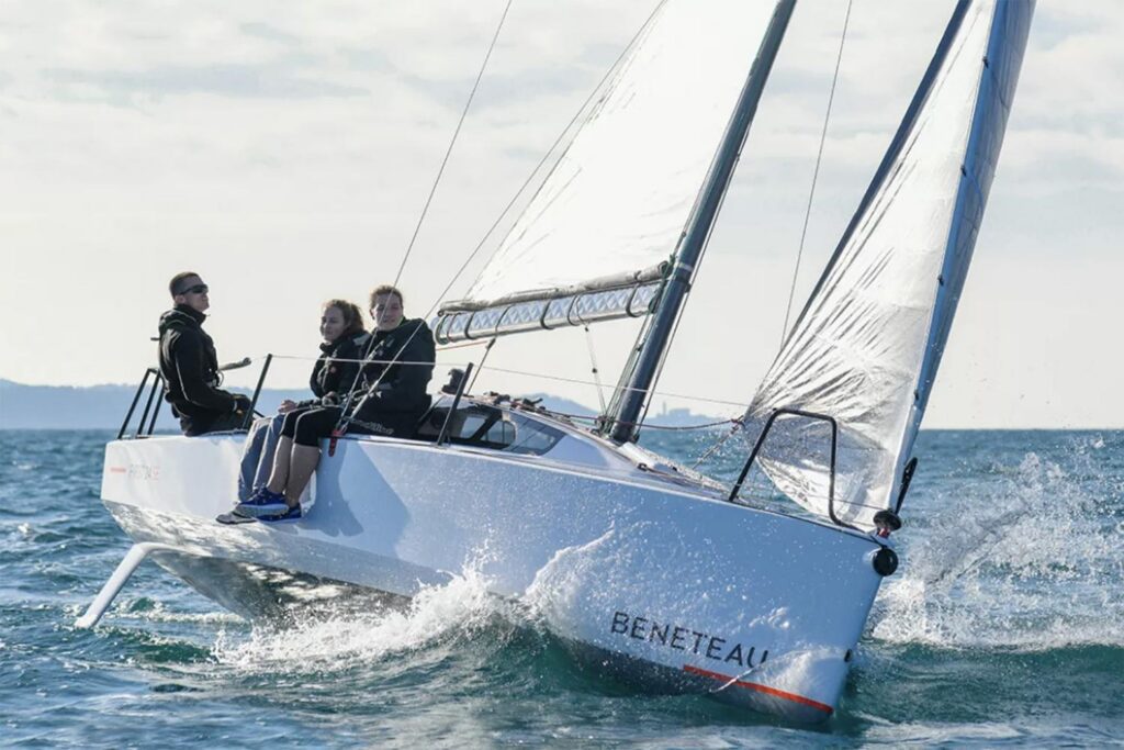 2027 Beneteau First 24