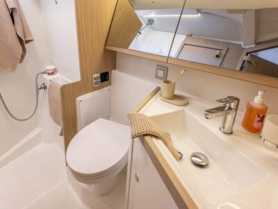 2027-beneteau-oceanis-47-10