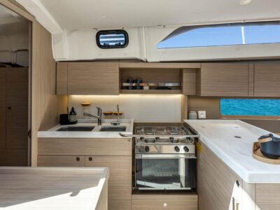 2027-beneteau-oceanis-47-8