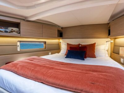 2027-beneteau-oceanis-47-9