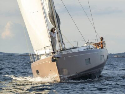 2027-beneteau-oceanis-52-3