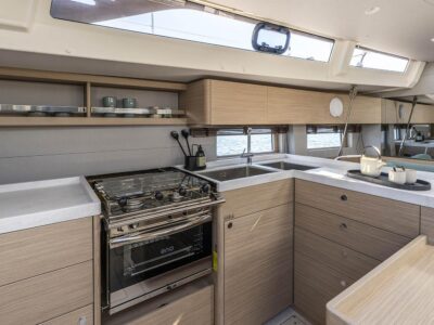 2027-beneteau-oceanis-52-9