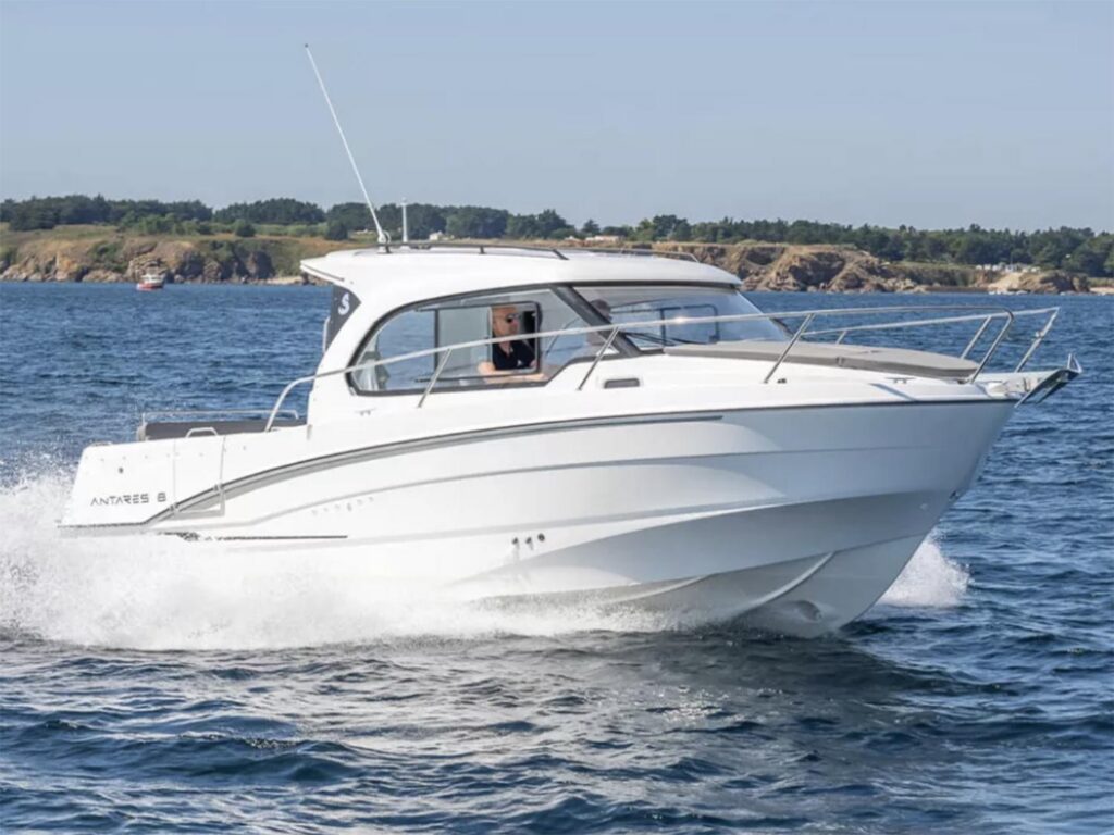2027 Beneteau Antares 8