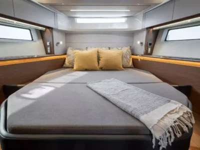 antares-12-coupe master stateroom