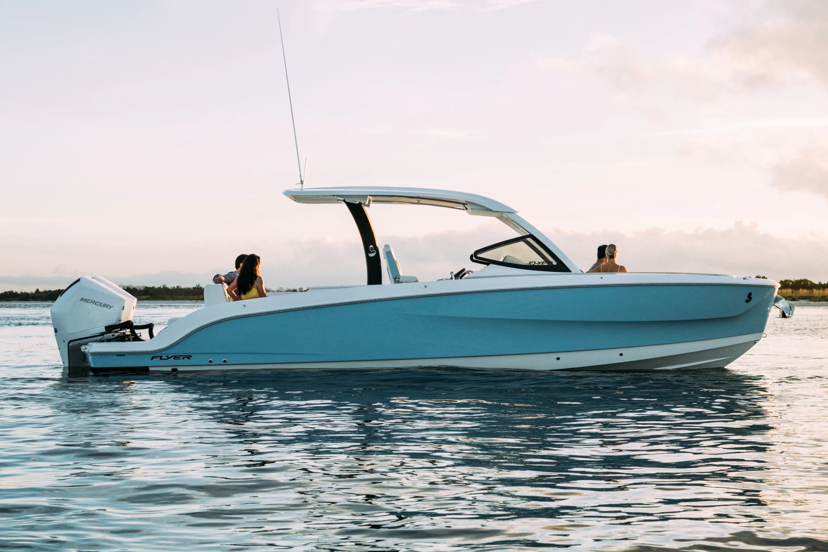 Flyer 30 with blue hull
