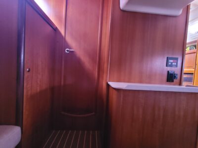 boat-10376041-47