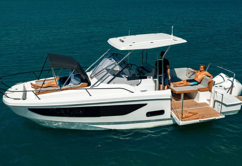 Flyer 9 Sun with sunbathers